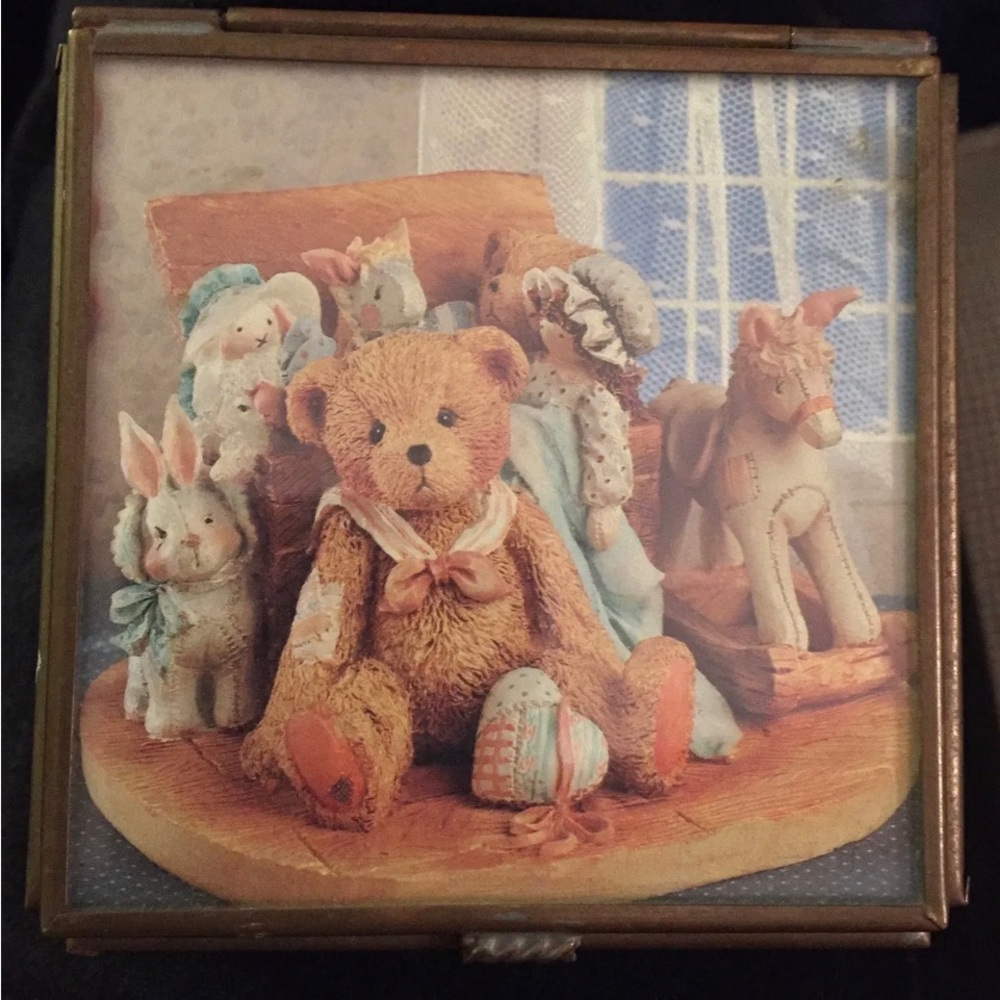 Teddy Bear Trinket Jewelry
Box Handcrafted Glass
Metal Via Vermont LTD
Vintage